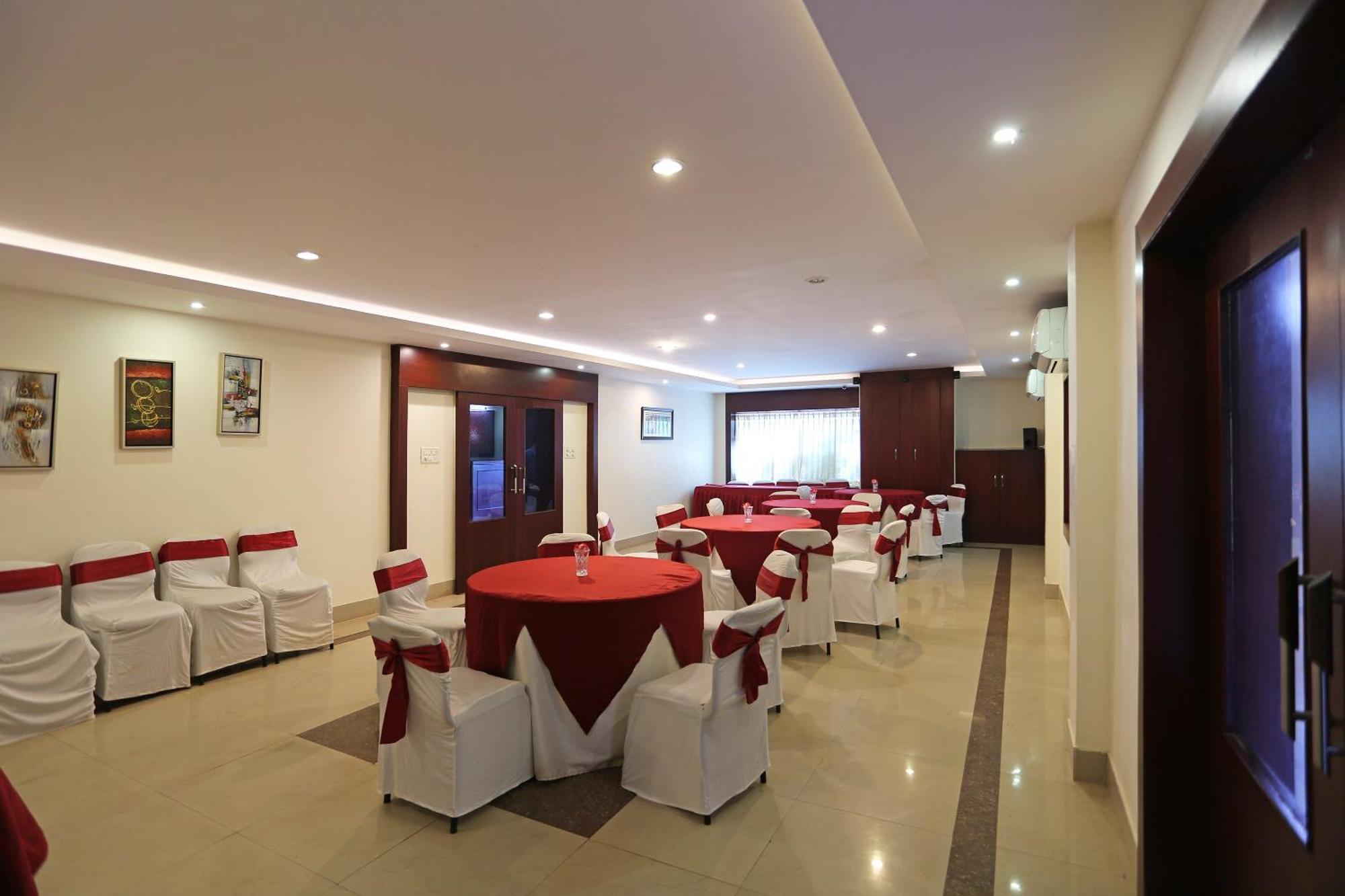 Oyo Stellar Resort Bhubaneswar Bagian luar foto